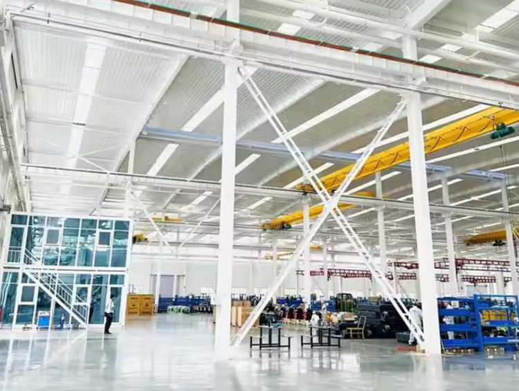 Prefabricated Steel Warehouse with Roller Doors